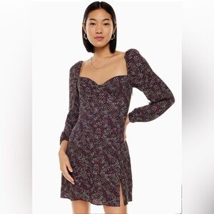 NWT Aritzia Wilfred Novella Dress. Long Puff Sleeves Sweetheart Neckline Size 12